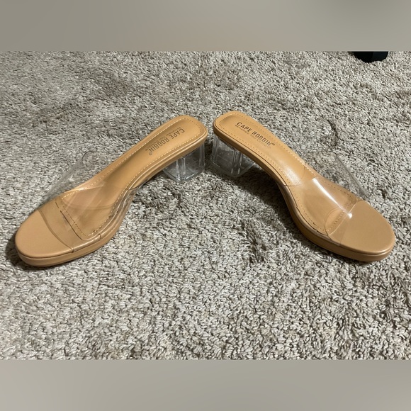 Woman’s Sandals with 2” heels size 8 - Picture 5 of 6